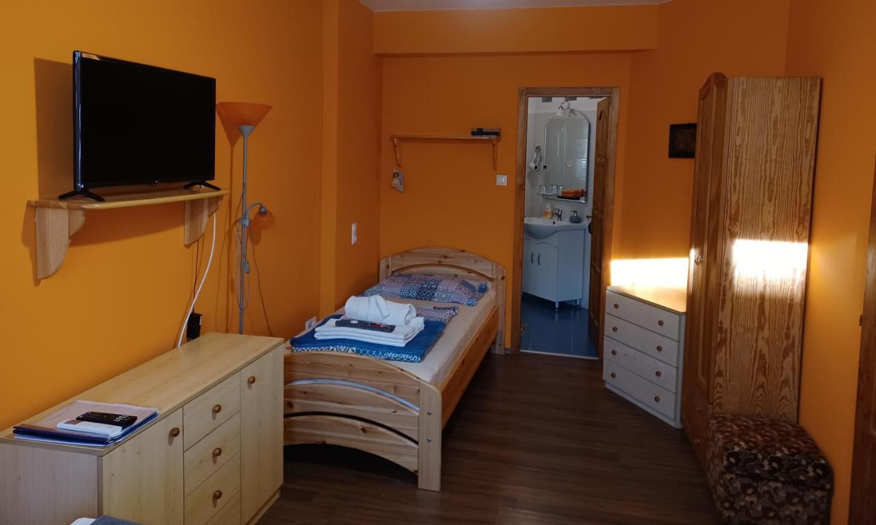 Eva Apartmanhaz Eger Exterior photo