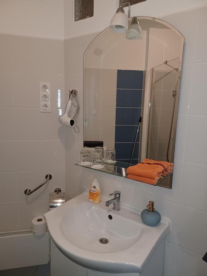 Eva Apartmanhaz Eger Exterior photo