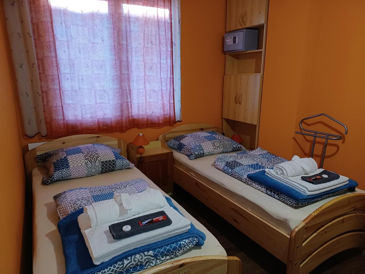 Eva Apartmanhaz Eger Exterior photo